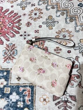 NWOT coach wristlet